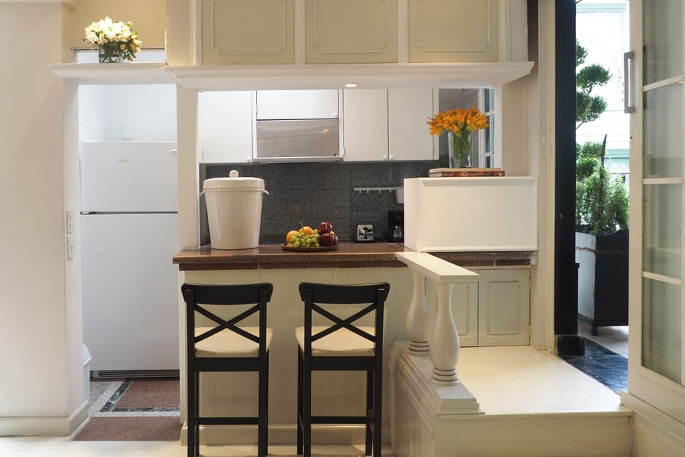 Classic Apartment | Private kitchen | Mini-fridge, microwave, stovetop, coffee/tea maker