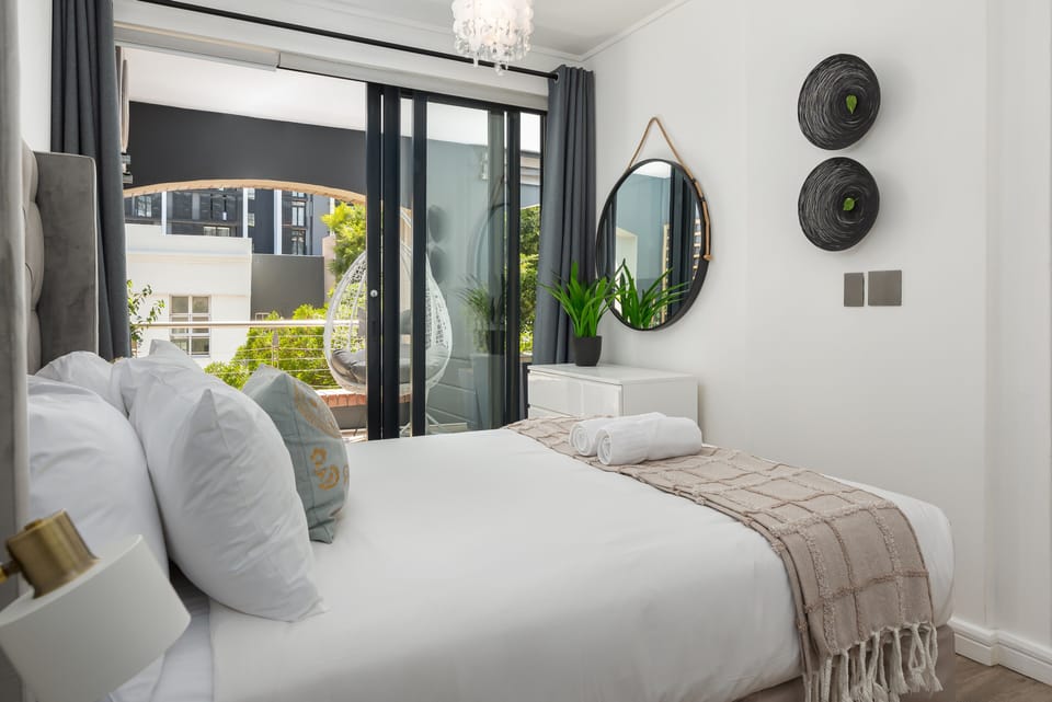Classic Apartment | 2 bedrooms, in-room safe, laptop workspace, iron/ironing board
