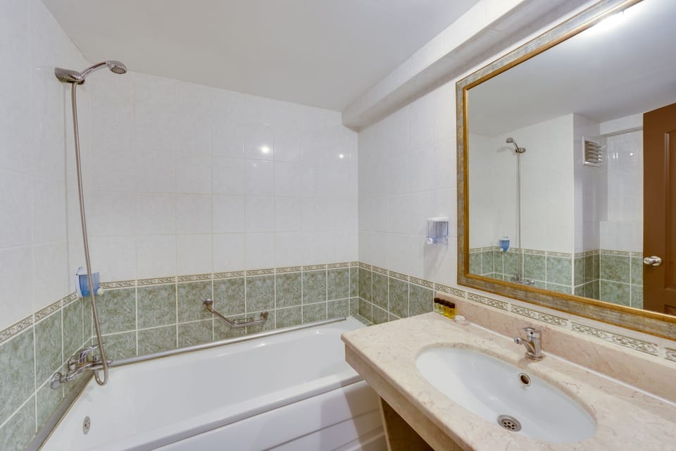 Bathtub, free toiletries, hair dryer, bathrobes