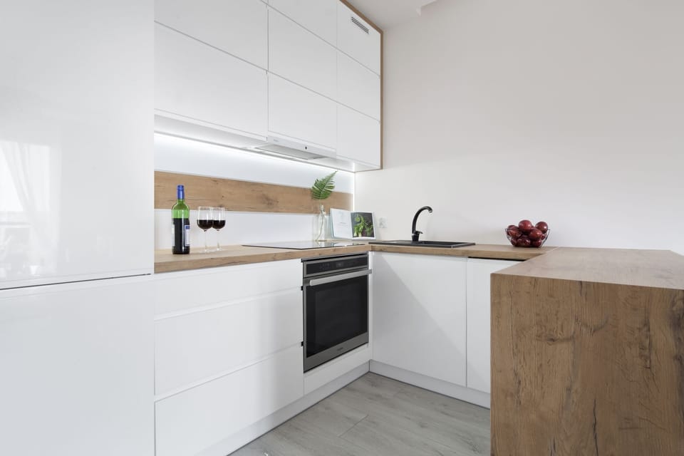 Deluxe Apartment | Private kitchen | Full-size fridge, oven, stovetop, dishwasher