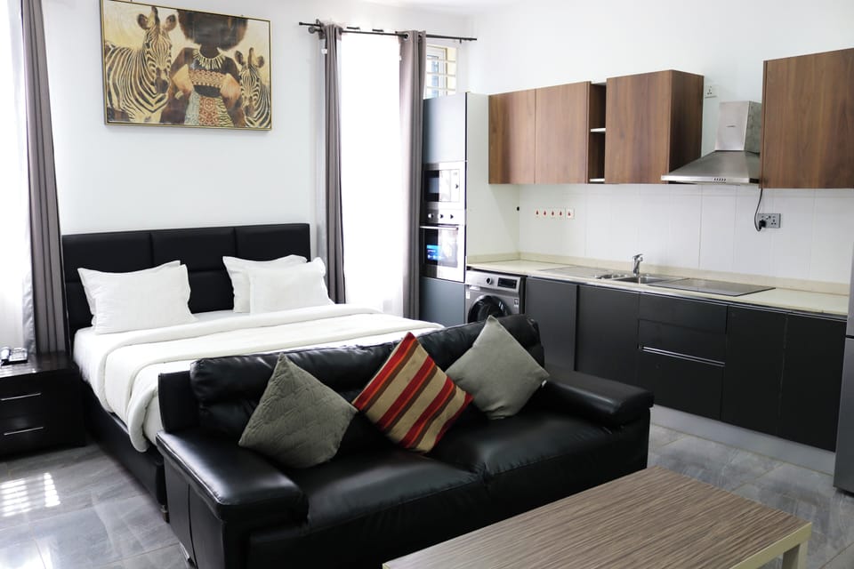 Premier Studio | Laptop workspace, iron/ironing board, WiFi (free), bed sheets