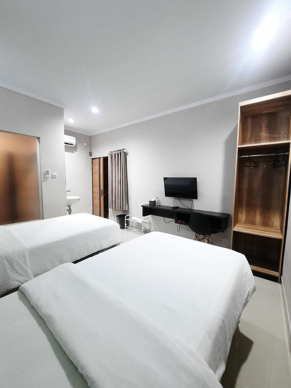 Deluxe Twin Room | WiFi (free), bed sheets
