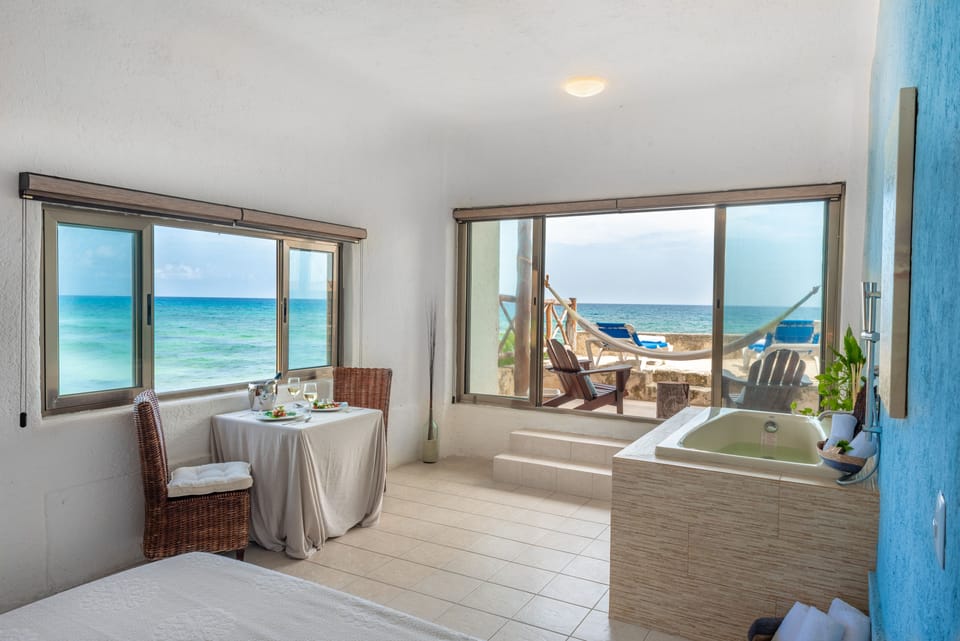 Deluxe Studio Suite, Hot Tub, Beach View | WiFi (free), bed sheets