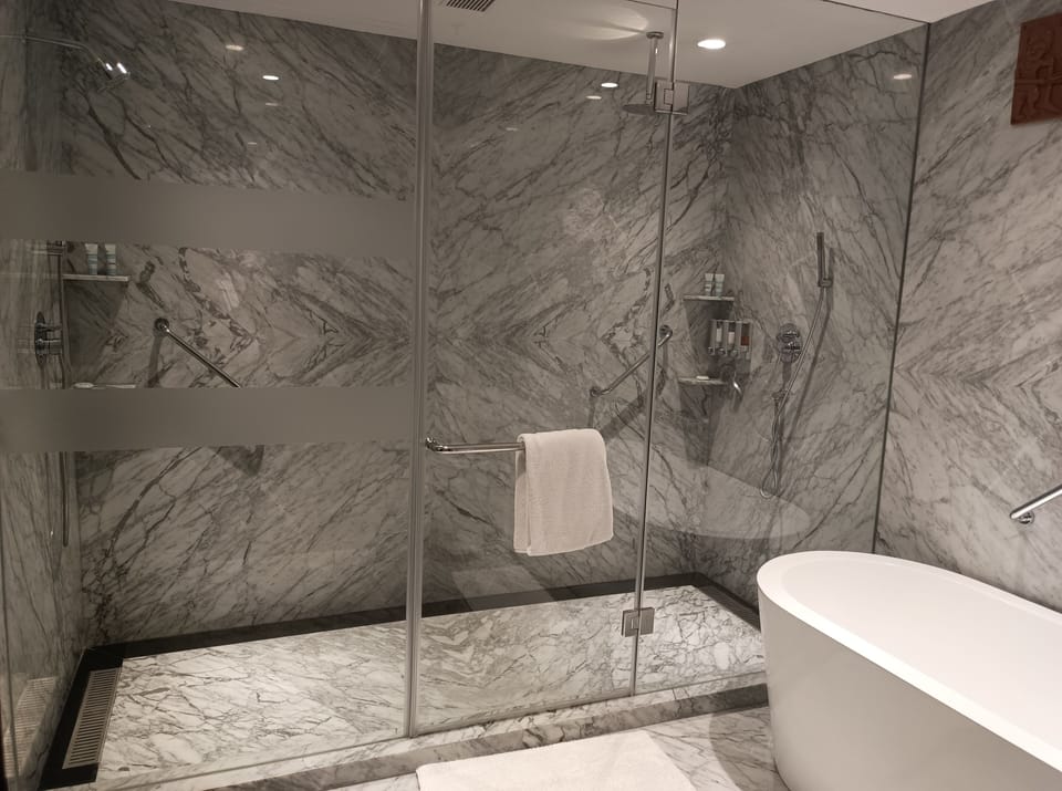 Suite, 1 King Bed (Junior Suite) | Bathroom | Free toiletries, hair dryer, bathrobes, towels