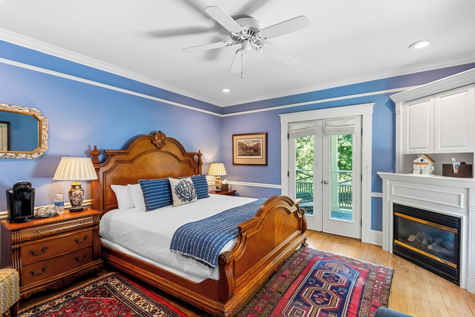 Carriage Room | Premium bedding, individually decorated, individually furnished