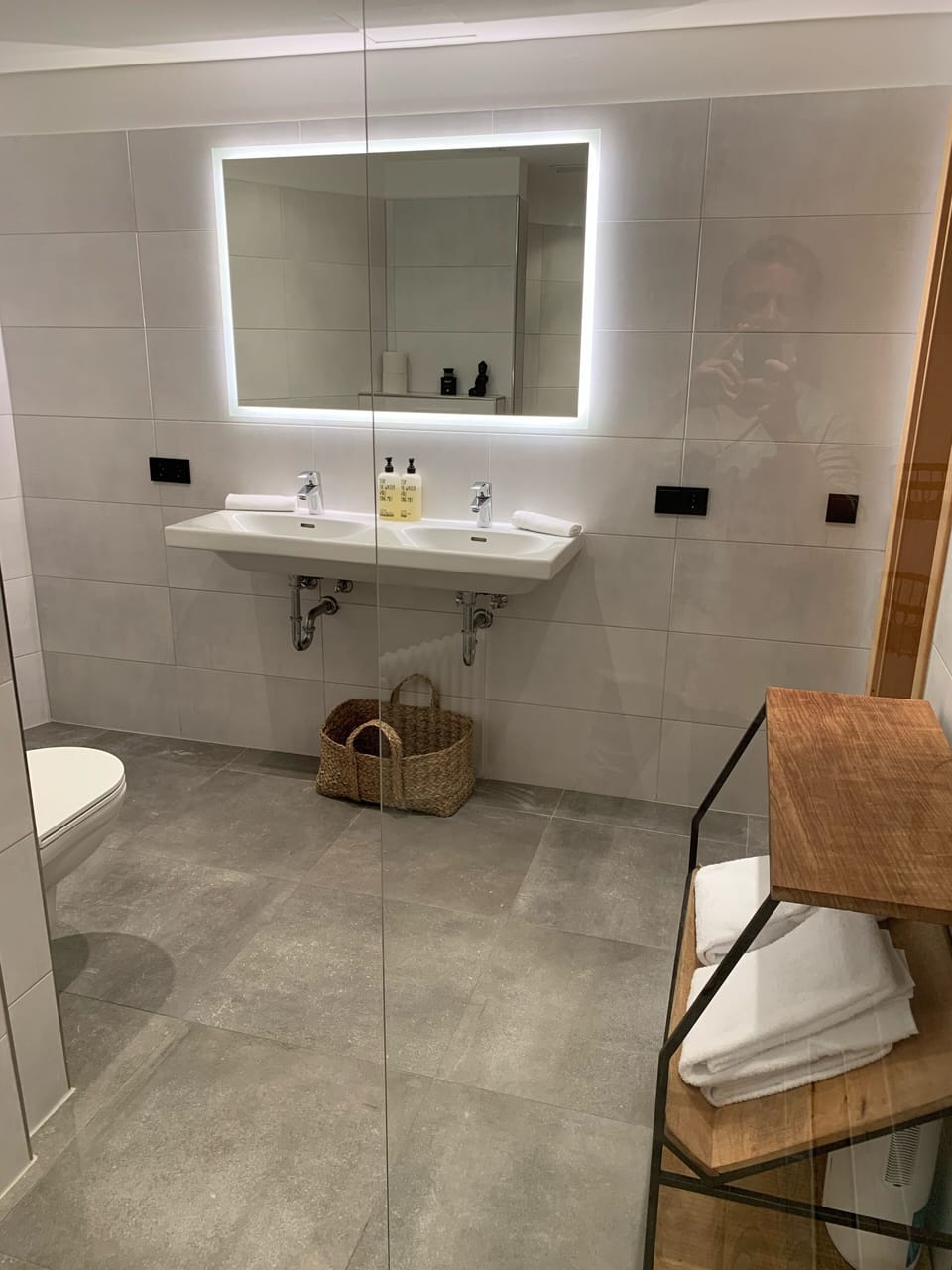 Family Suite | Bathroom | Shower, hair dryer, towels, soap