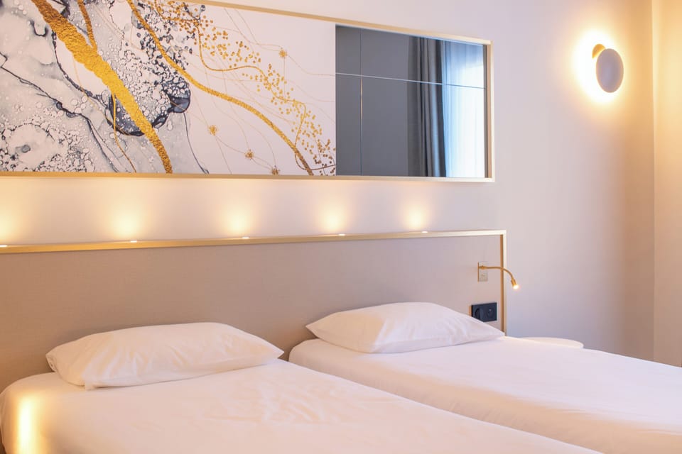 Twin Room | Desk, soundproofing, iron/ironing board, free WiFi