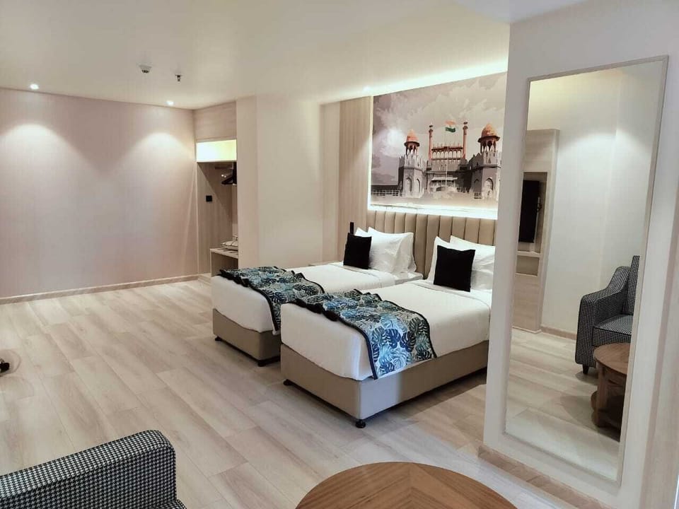 Club Twin Room with Private Balcony | City view