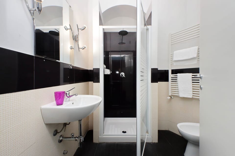 Standard Double Room (Guesthouse) | Bathroom | Shower, rainfall showerhead, free toiletries, hair dryer