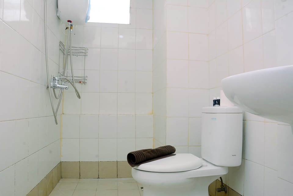 Room | Bathroom | Shower, free toiletries, towels