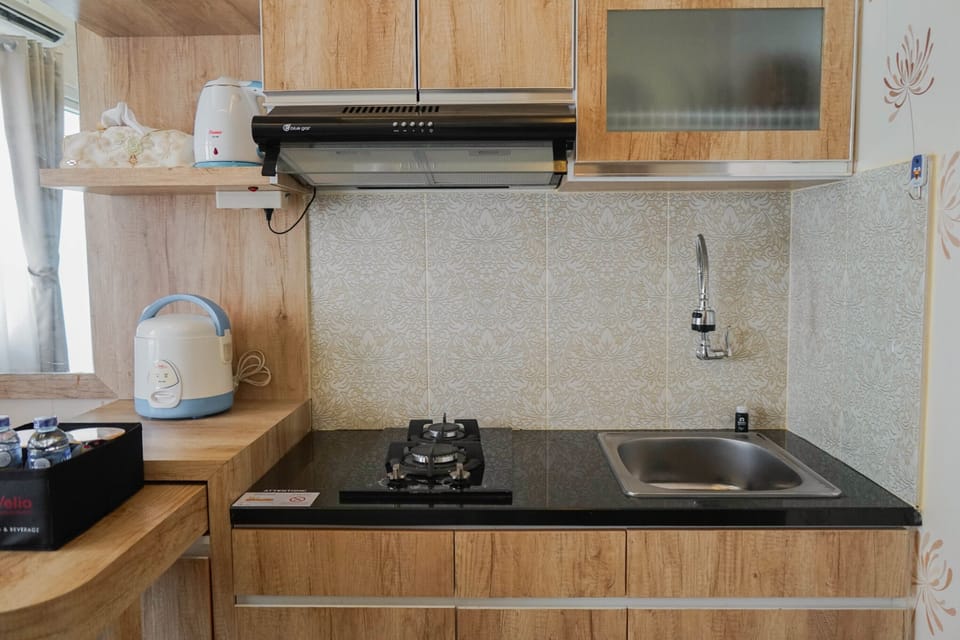 Room | Private kitchen | Fridge, stovetop, cookware/dishes/utensils
