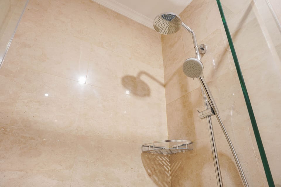 Room | Bathroom | Shower, free toiletries, towels