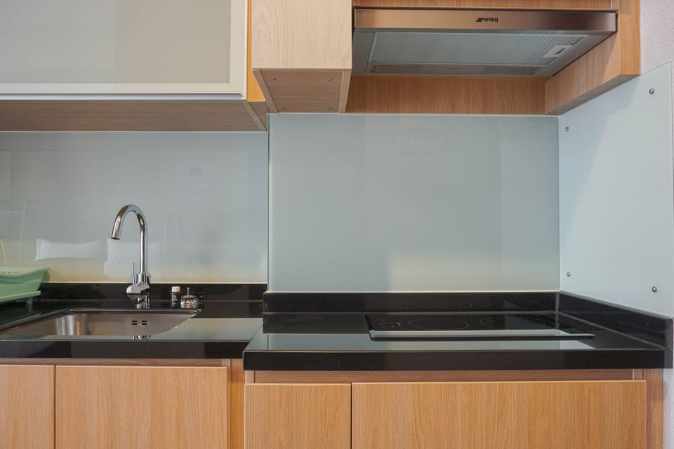 Room | Private kitchen | Fridge, stovetop, cookware/dishes/utensils