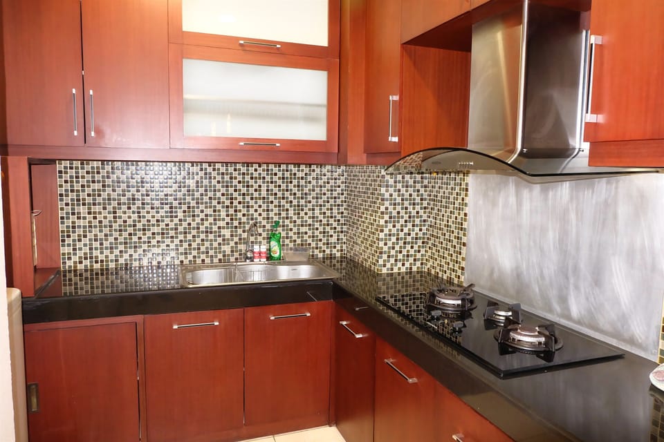 Room | Private kitchen | Fridge, stovetop, cookware/dishes/utensils