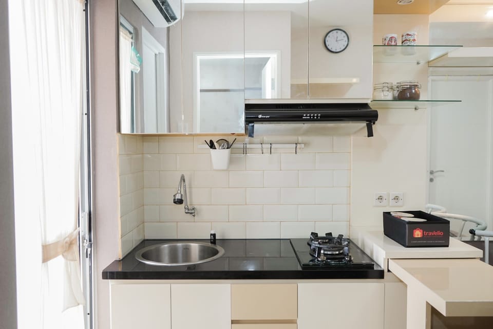 Room | Private kitchen | Fridge, stovetop, cookware/dishes/utensils