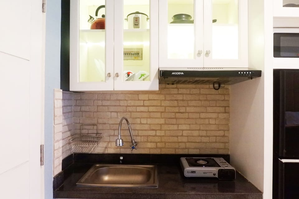 Room | Private kitchen | Fridge, stovetop, cookware/dishes/utensils