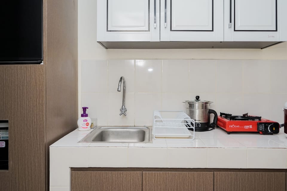 Room | Private kitchen | Fridge, stovetop, cookware/dishes/utensils