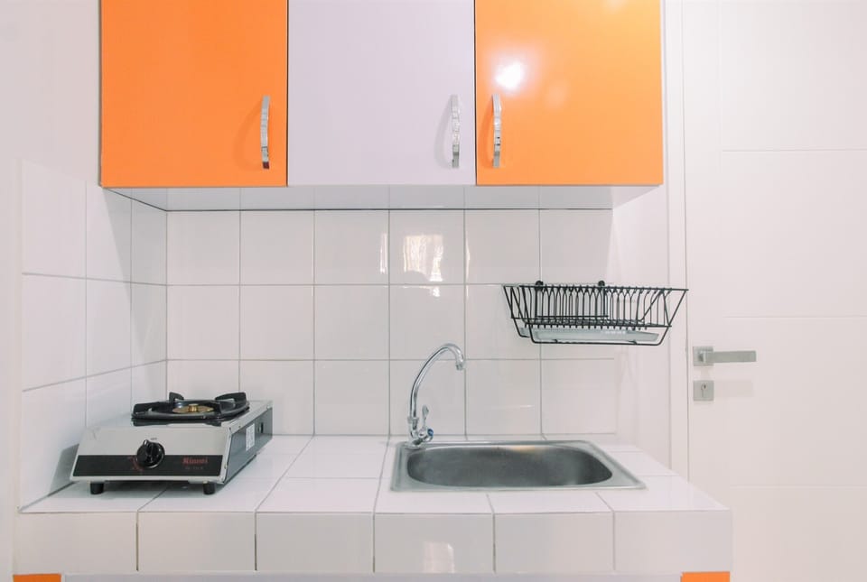 Room | Private kitchen | Fridge, stovetop, cookware/dishes/utensils