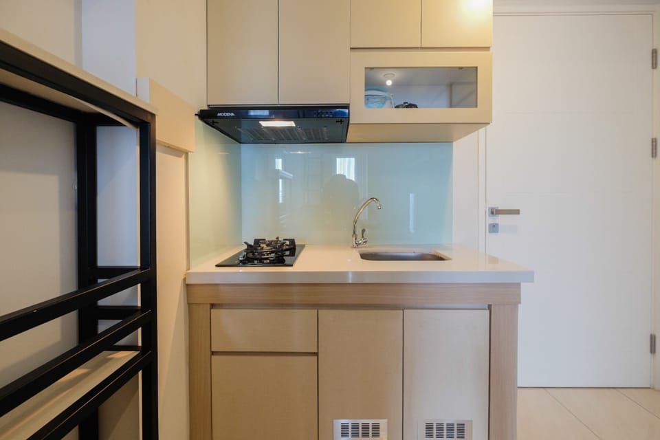 Room | Private kitchen | Fridge, stovetop, cookware/dishes/utensils