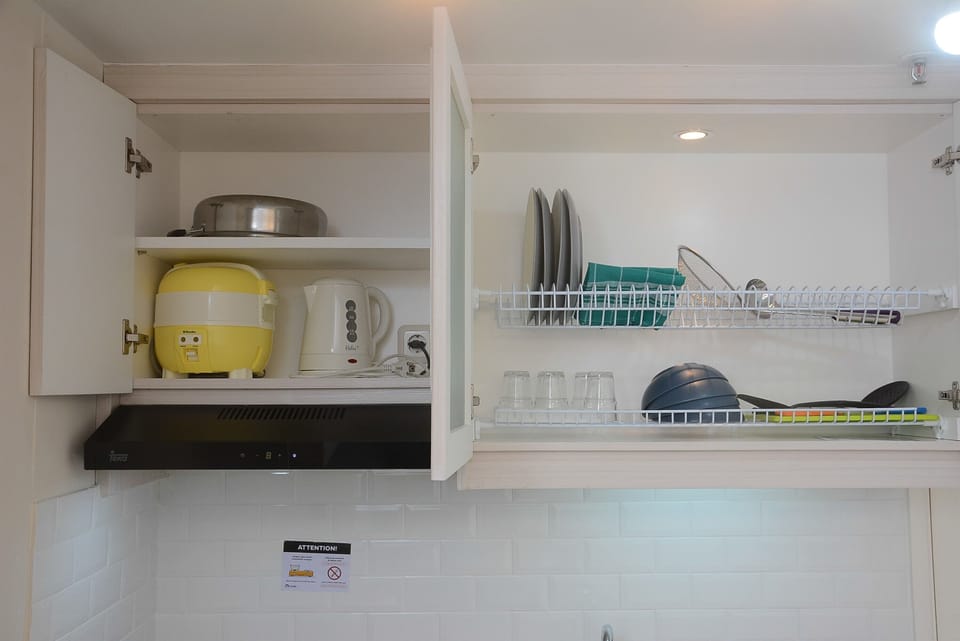 Room | Private kitchen | Fridge, stovetop, cookware/dishes/utensils