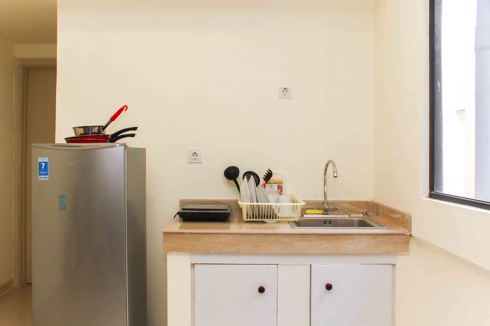 Room | Private kitchen | Fridge, stovetop, cookware/dishes/utensils