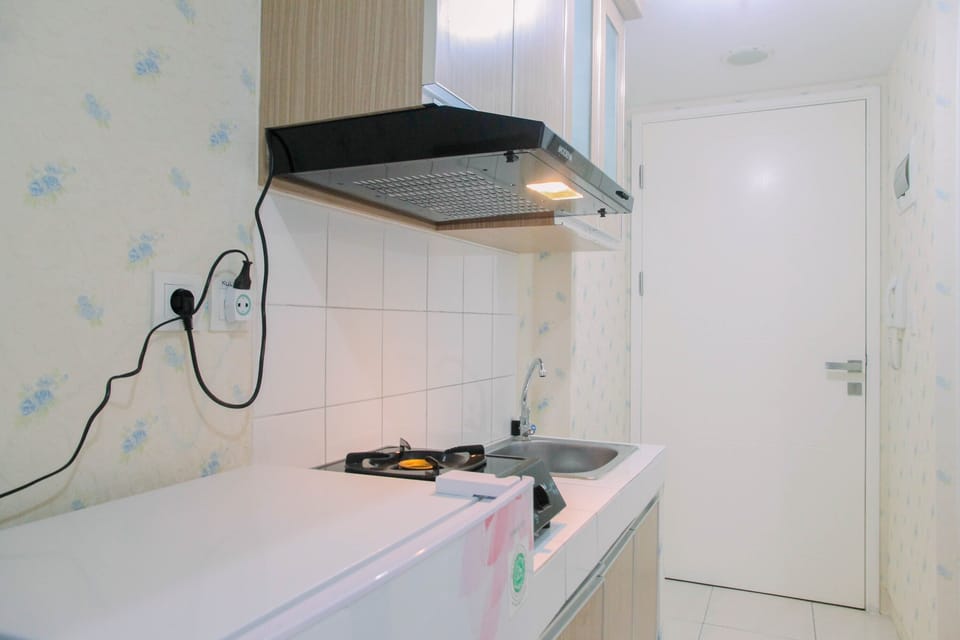 Room | Private kitchen | Fridge, stovetop, cookware/dishes/utensils