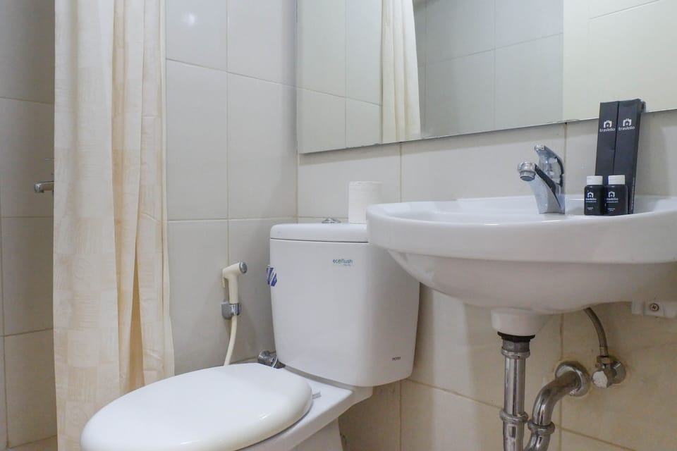 Room | Bathroom | Free toiletries, towels