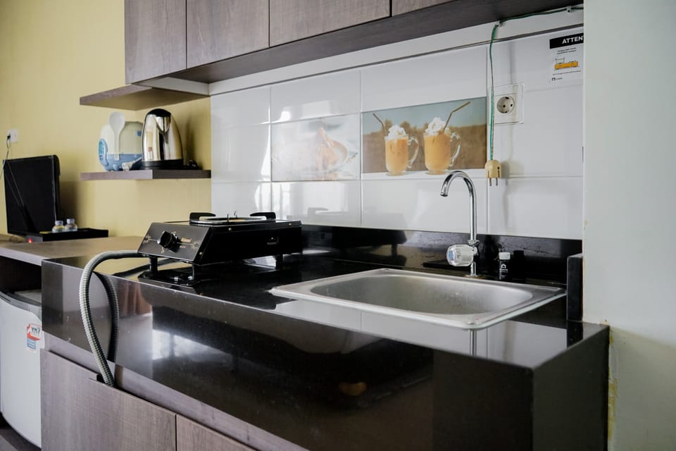 Fridge, stovetop, dishwasher, cookware/dishes/utensils