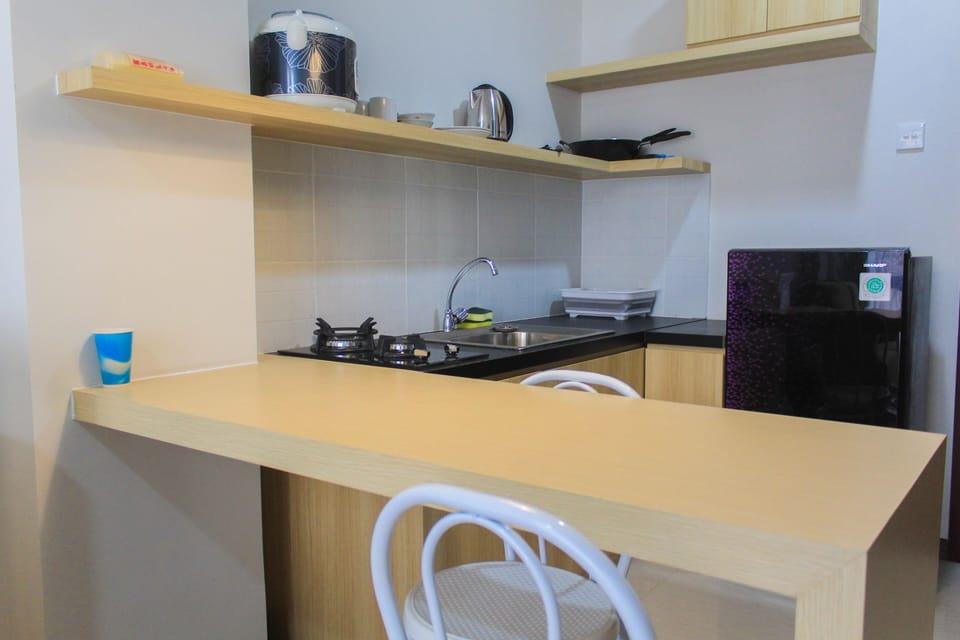 Room | Private kitchen | Fridge, stovetop, cookware/dishes/utensils