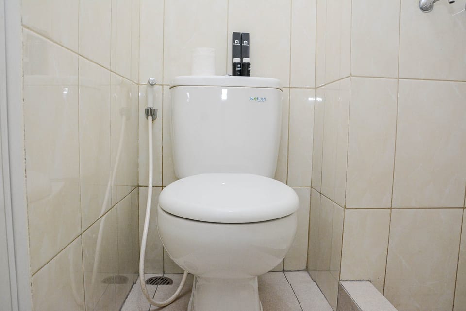 Room | Bathroom | Shower, free toiletries, towels