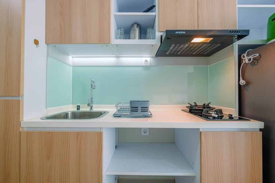 Fridge, stovetop, dishwasher, cookware/dishes/utensils