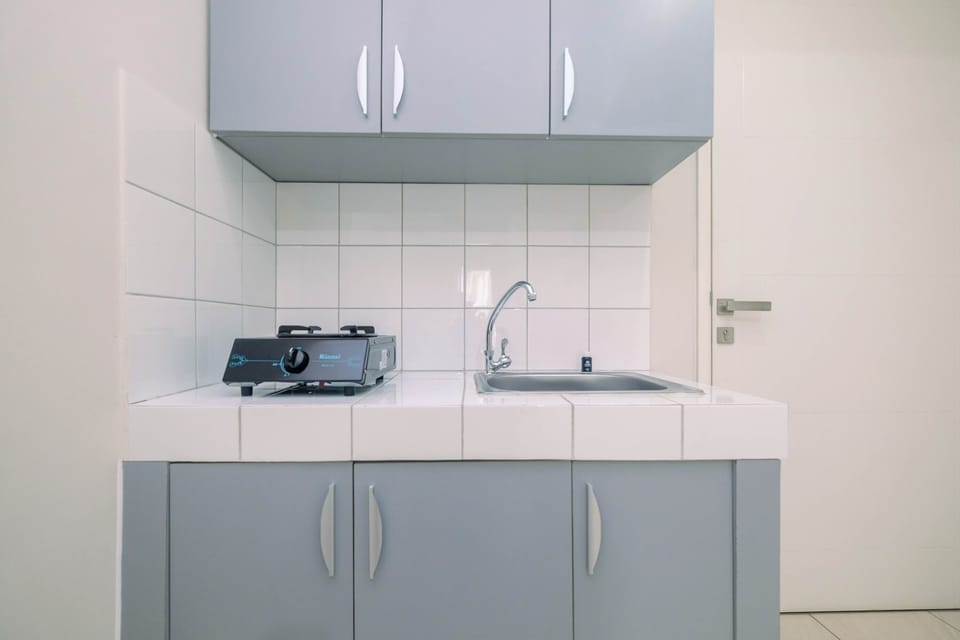Room | Private kitchen | Fridge, stovetop, cookware/dishes/utensils