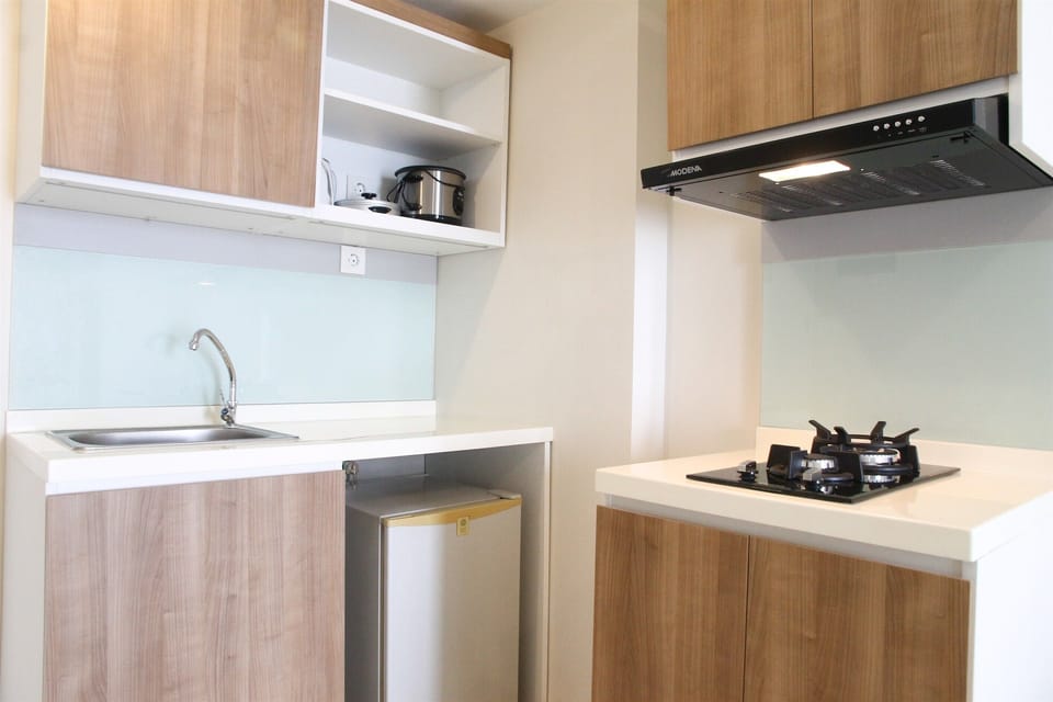 Room | Private kitchen | Fridge, stovetop, cookware/dishes/utensils