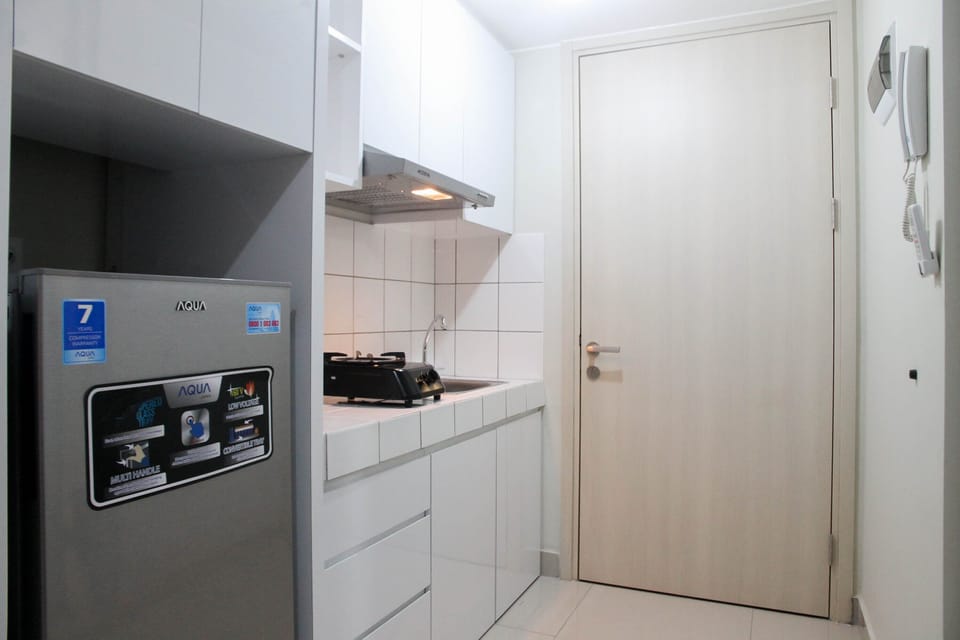 Fridge, stovetop, cookware/dishes/utensils