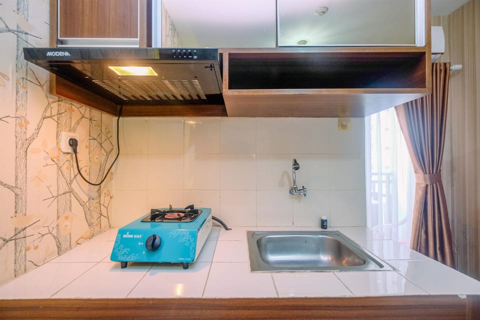Room | Private kitchen | Fridge, stovetop, cookware/dishes/utensils