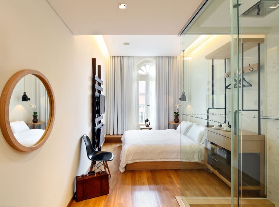 Deluxe Room, 1 Queen Bed, Private Bathroom | In-room safe, iron/ironing board (on request), cribs (free), WiFi (free)