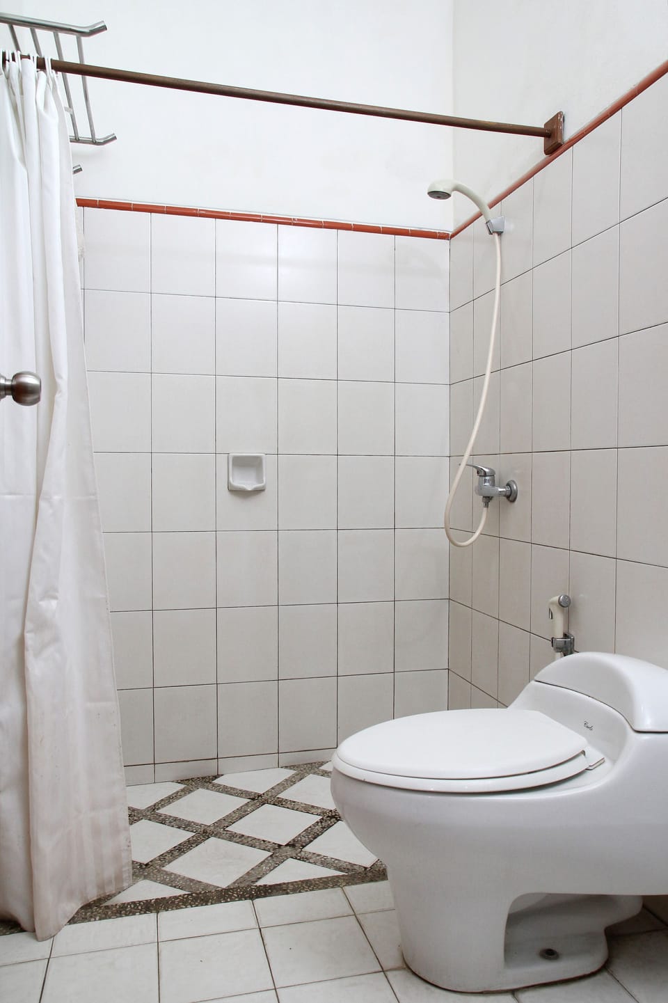 Shower, free toiletries