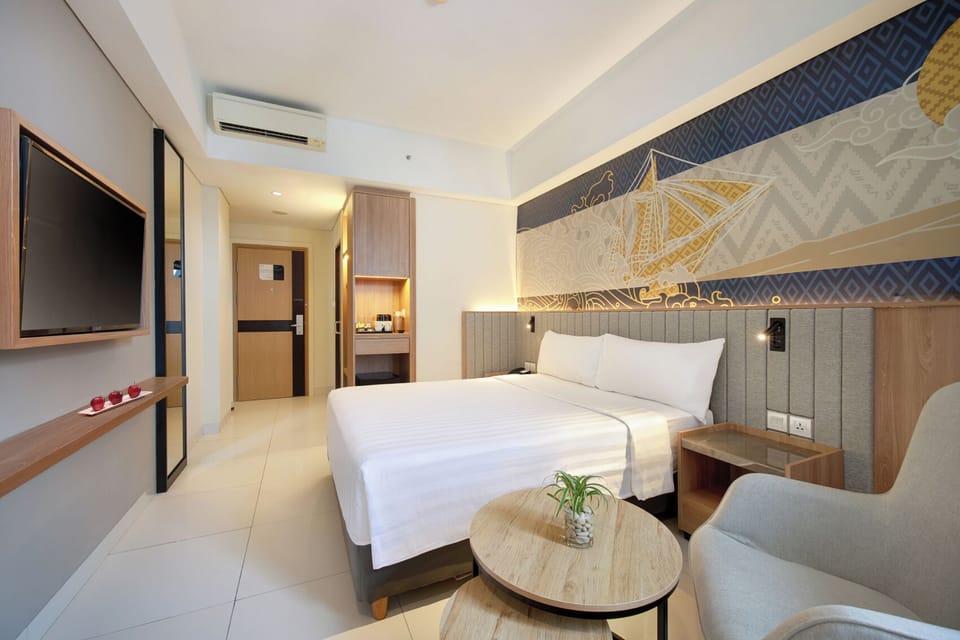 Superior Double Room | In-room safe, desk, soundproofing, WiFi (free)
