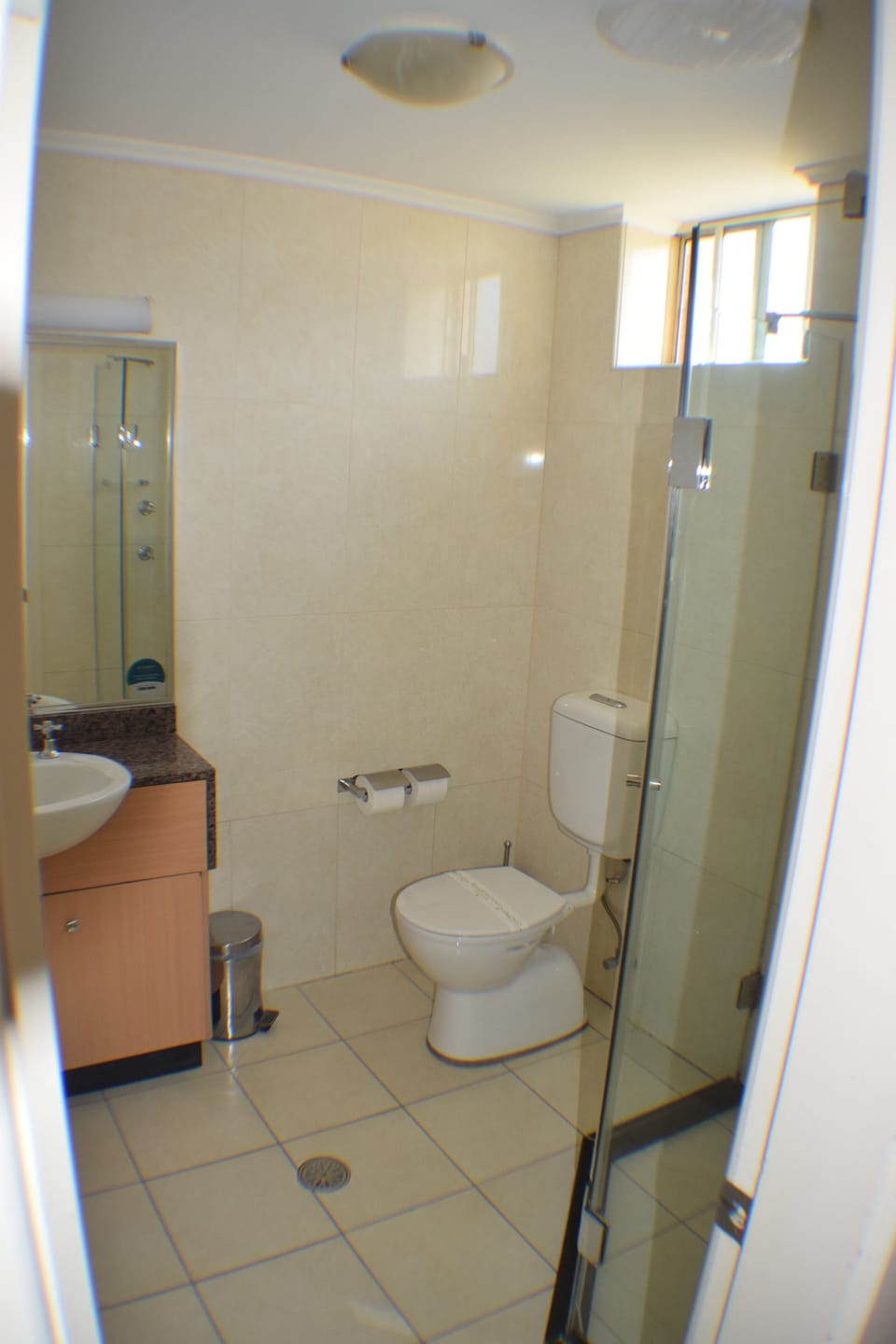 Standard Queen & 1 Single | Bathroom | Free toiletries, hair dryer, towels