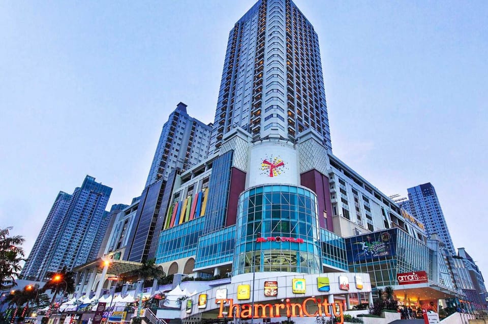 Shopping mall