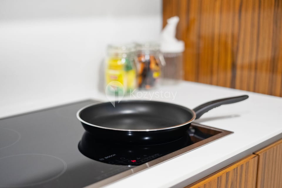 Apartment, 1 Bedroom, City View | Private kitchen | Fridge, microwave, oven, coffee/tea maker