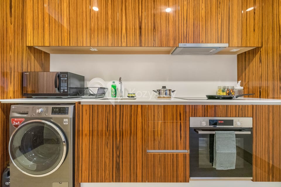 Apartment, 1 Bedroom, City View | Private kitchen | Fridge, microwave, oven, coffee/tea maker