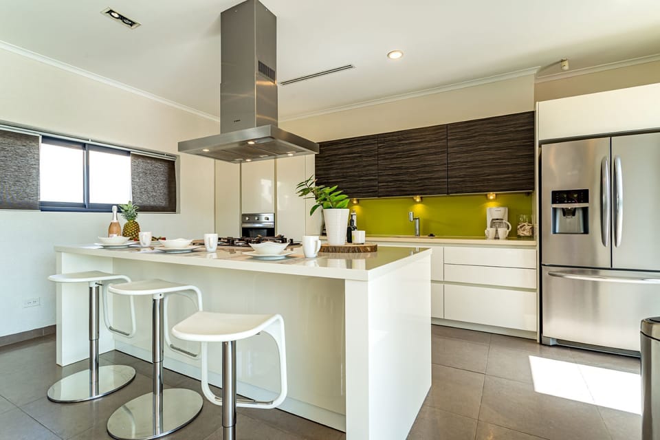 Villa (6 Bedrooms) | Private kitchen | Microwave, oven, stovetop, coffee/tea maker