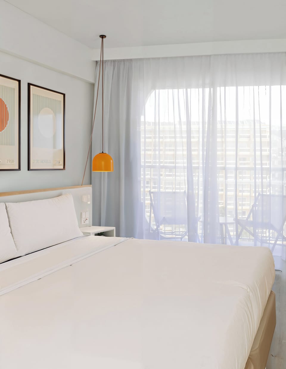 Down comforters, in-room safe, blackout drapes, free WiFi
