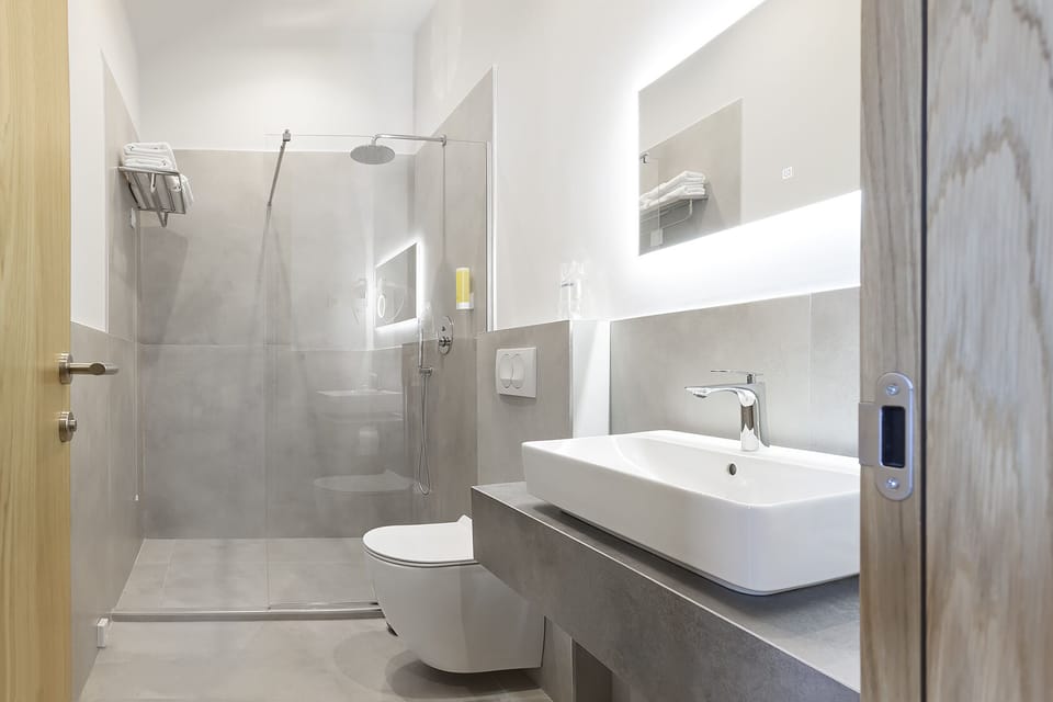 Shower, towels