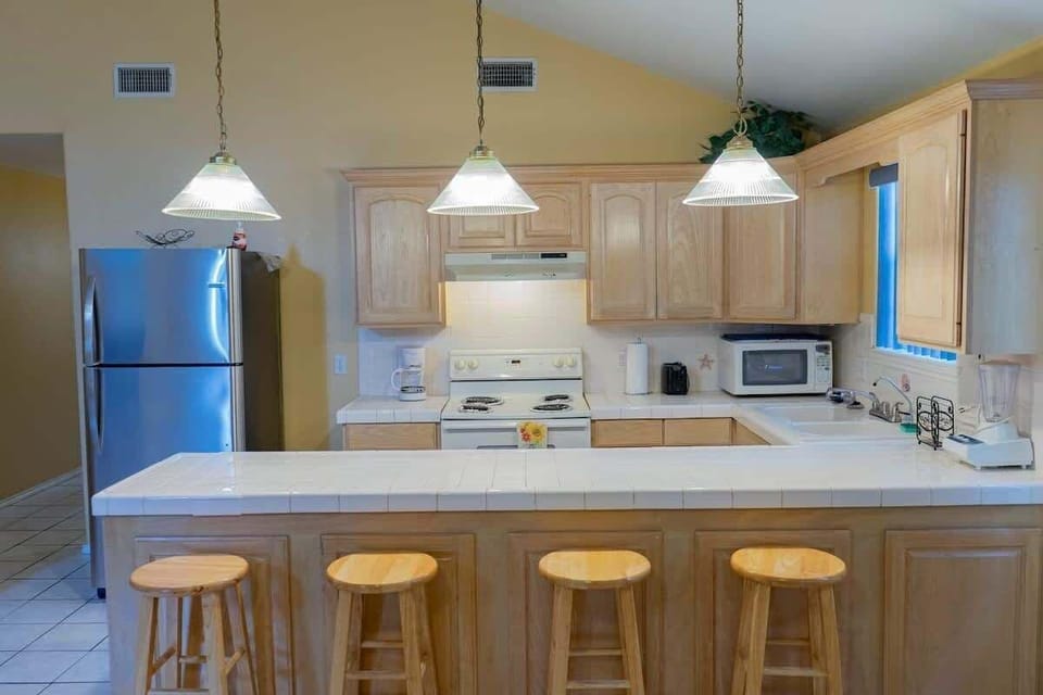 House, 2 Bedrooms | Private kitchen | Fridge, oven, stovetop, coffee/tea maker