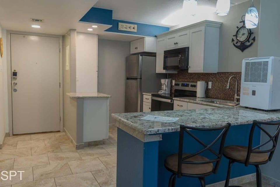 Apartment, 1 Bedroom | Private kitchen | Fridge, oven, coffee/tea maker, toaster