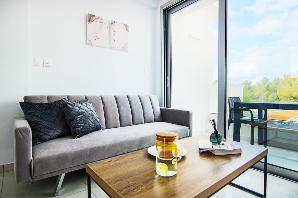 Executive Apartment | Living area | 43-inch Smart TV with cable channels, TV