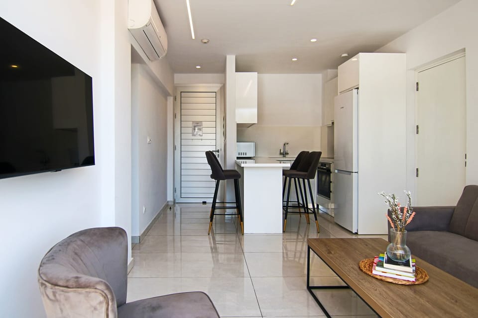 Executive Apartment | Living area | 43-inch Smart TV with cable channels, TV