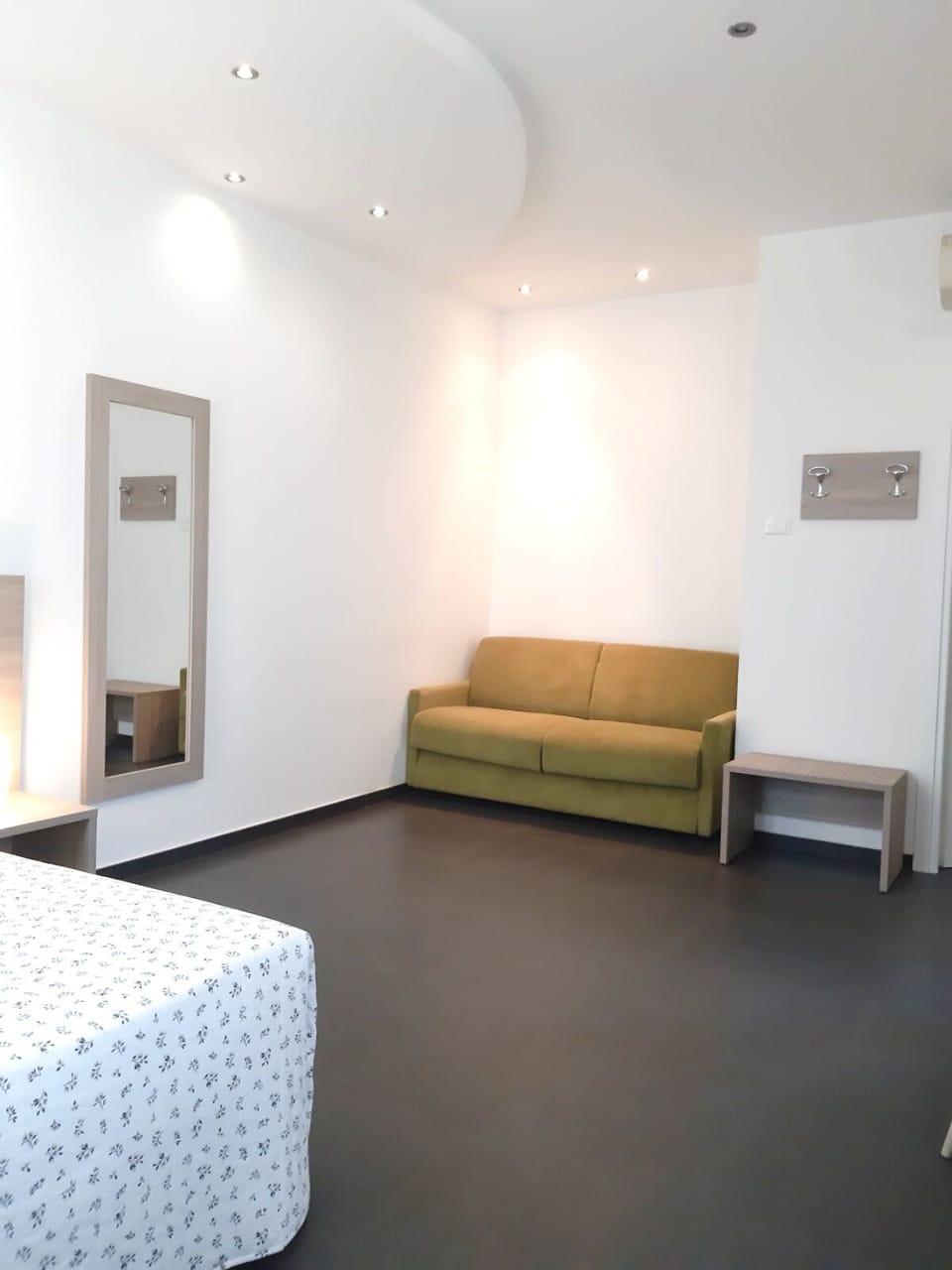 Comfort Quadruple Room | Desk, laptop workspace, blackout drapes, soundproofing